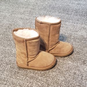 Toddler size 9 fur lined boots
